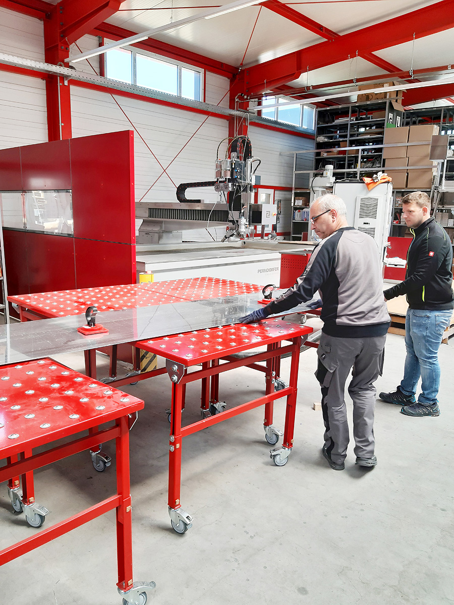 Kugelrollentischbei der Firma Schneider-Fassaden